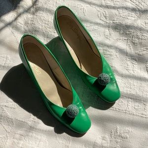 Adorable Vintage Low Heel Bright Green